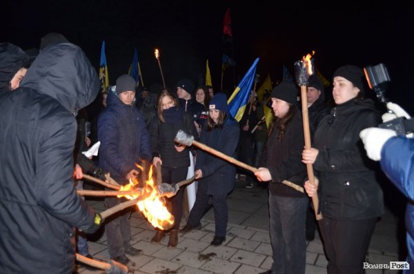 «На деревах замість листя розіпнем сепаратиста», - Марш у Луцьку. ФОТО. ВІДЕО