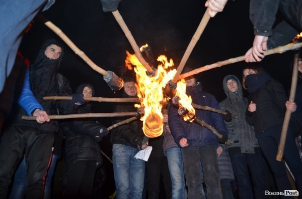 «На деревах замість листя розіпнем сепаратиста», - Марш у Луцьку. ФОТО. ВІДЕО