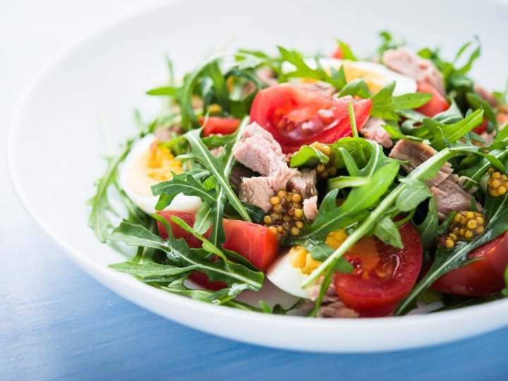 Салат із тунцем — корисна дієтична страва