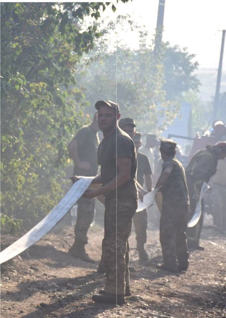 Військові волинської бригади допомогли загасити пожежу на Луганщині: постраждав боєць. ФОТО