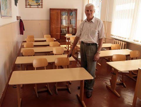 Волинським школярам до навчального року оновили меблі