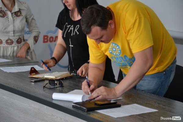 На Волині вимагають «закону про люстрацію», погрожують «гарячими головами»  «правосеків»