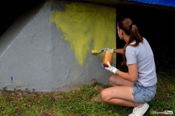 У Луцьку «вишили» в’їзний знак на Ковельській 