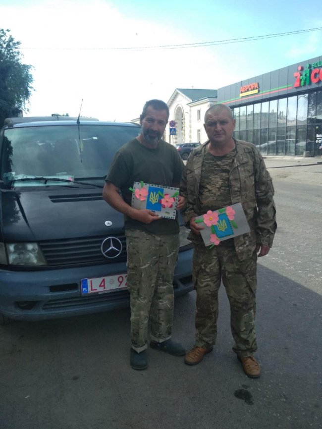 Жителі громади на Волині купили четвертий автомобіль для військових. ФОТО