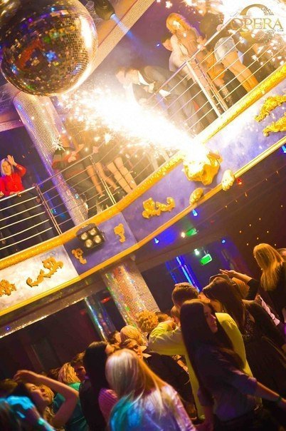 Чоловічий стриптиз у луцькому клубі. ФОТО