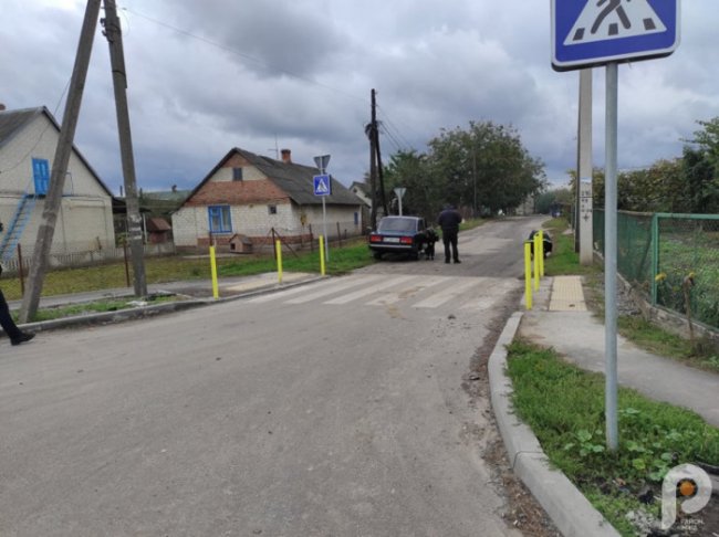 У волинському місті ВАЗ збив мотоцикліста, потерпілого забрала «швидка»