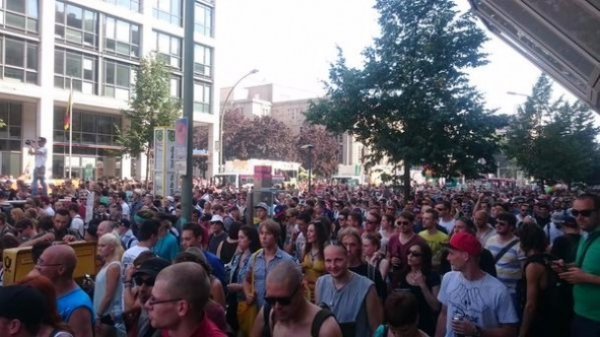 У Берліні конопляний парад підтримали тисячі людей. ФОТО