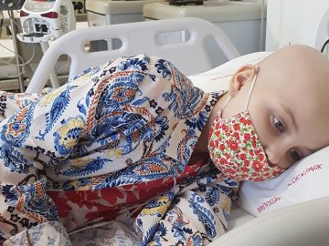 У Туреччині рятують Анастасію Трофимюк з Нововолинська: потрібні ще 12 тисяч доларів на хіміотерапію