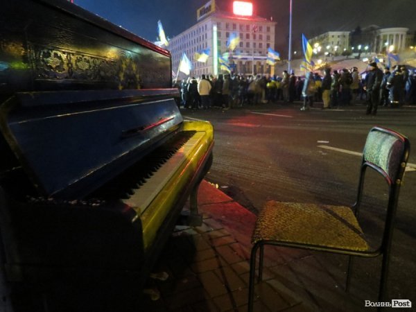 Майдан особливий - нічний. НОТАТКИ ОЧЕВИДЦЯ. ФОТО. ВІДЕО