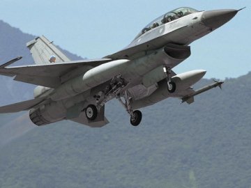 Німецький генерал закликав до швидкої передачі Україні винищувачів F-16