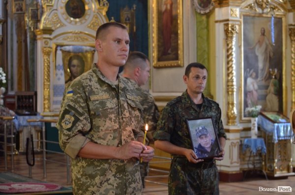 Лучани провели в останню путь ще одного бійця загиблого під Іловайськом. ФОТО. ВІДЕО