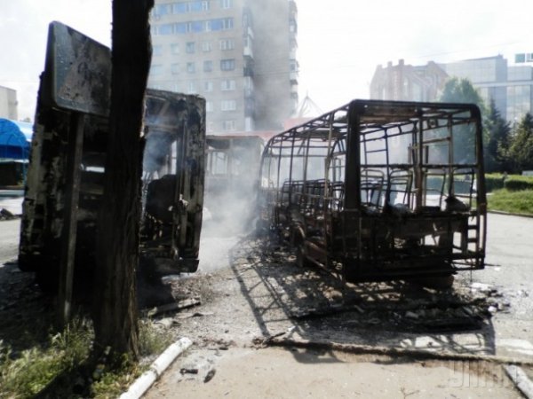 АТО у Краматорську: спалені автівки та клуби чорного диму. ФОТО