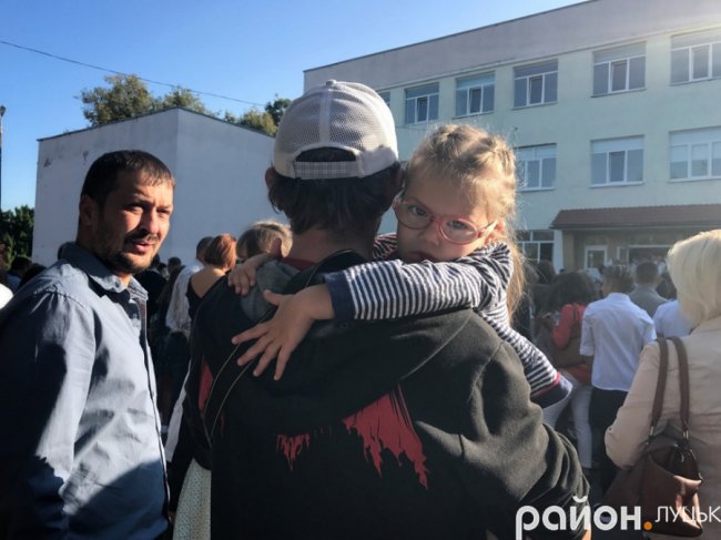 Перший дзвоник у школі № 1 Луцька. ФОТО