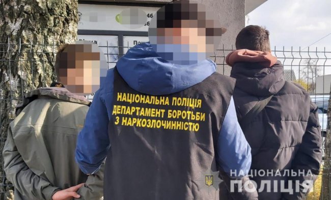 Поліцейські викрили волинян на зберіганні психотропних та наркотичних речовин