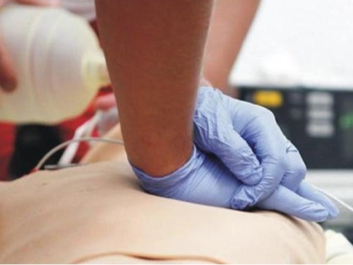 Діяли радикально: у Луцьку медики «швидкої» врятували чоловіка  