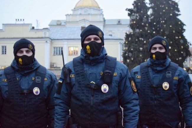 Луцькі нацгвардійці патрулюють вулиці міста у новій формі. ФОТО