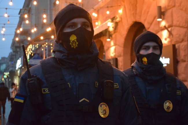 Луцькі нацгвардійці патрулюють вулиці міста у новій формі. ФОТО