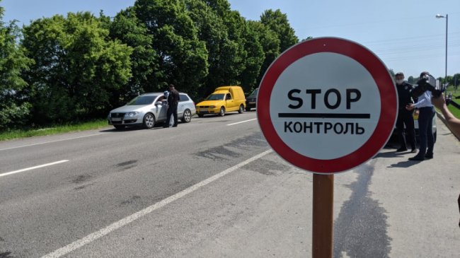 Медики, рятувальники та поліція: як у Володимирі працюють карантинні пости. ФОТО