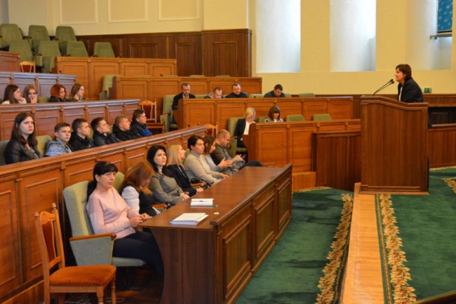 Луцькі студенти спробували себе в ролі депутатів Волиньради. ФОТО