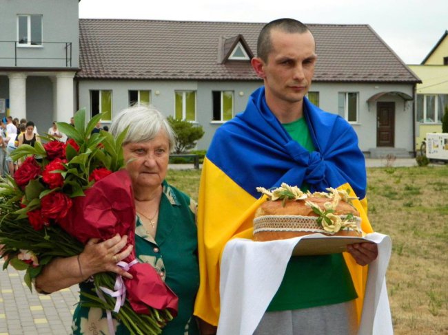 У громаді на Волині зустріли воїна, який майже три роки був у російському полоні. ФОТО