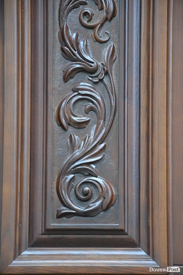 У луцькому костелі демонтували старовинні двері. ФОТО