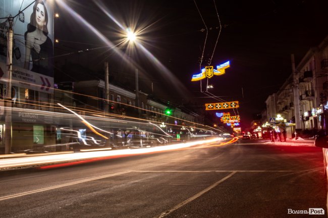 Святкові вогні вечірнього Луцька. ФОТО