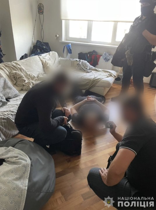 Волинські поліцейські затримали зловмисників, які нелегально продавали зброю по всій Україні