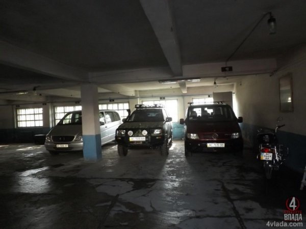 Які автомобілі у гаражі Волинської облради. ФОТО