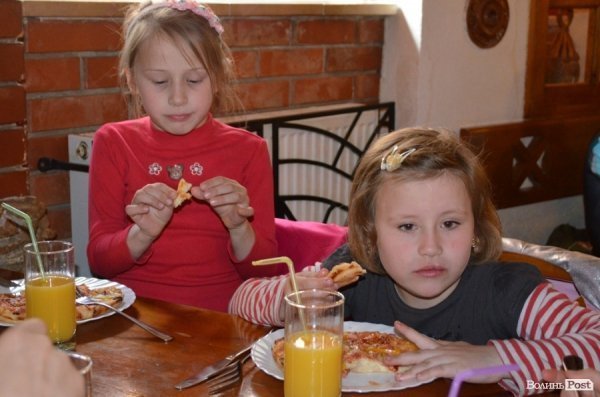 Напередодні Великодня для дітей влаштували забави. ФОТО*