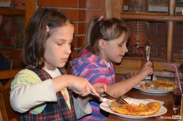 Напередодні Великодня для дітей влаштували забави. ФОТО*
