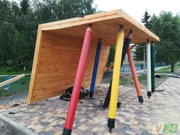 У Княгининку встановлюють оригінальну зупинку. ФОТО