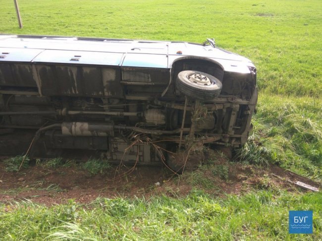 Аварія на Волині: перекинувся автобус з пасажирами