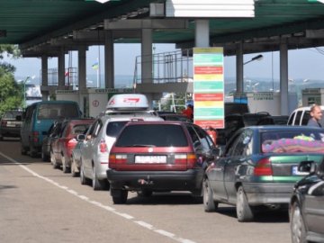 На кордоні з Польщею у чергах застрягли 1300 автомобілів