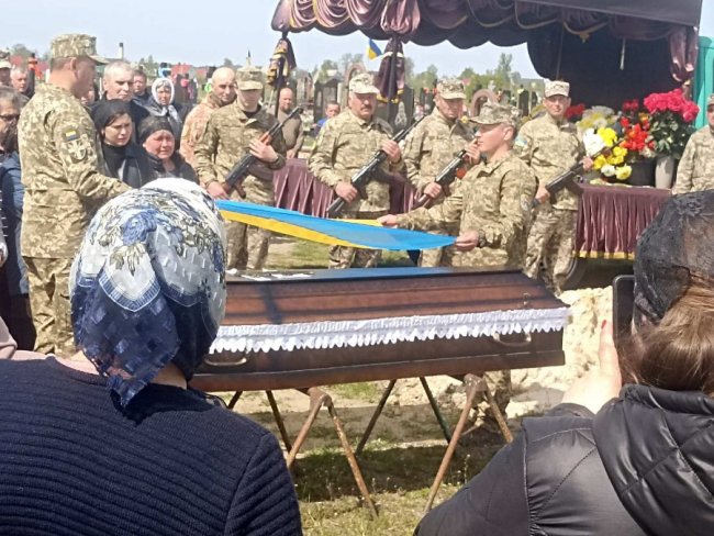 На Волині поховали воїна Володимира Харковця, який загинув минулого року