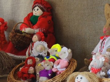 Волинська майстриня розповіла, які ляльки-мотанки треба дарувати на великі родинні свята. ВІДЕО