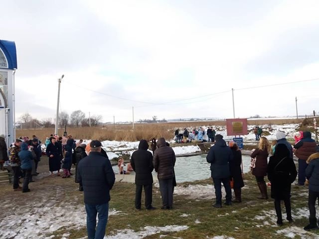 Голова Волинської ОДА скупався в ополонці під Луцьком