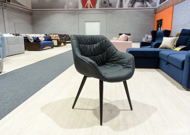 У Новий рік – із новими меблями: у луцькому торговому центрі «Нова Маркет» – знижки на столи і дивани. ФОТО*