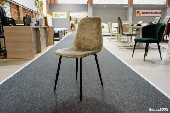 У Новий рік – із новими меблями: у луцькому торговому центрі «Нова Маркет» – знижки на столи і дивани. ФОТО*