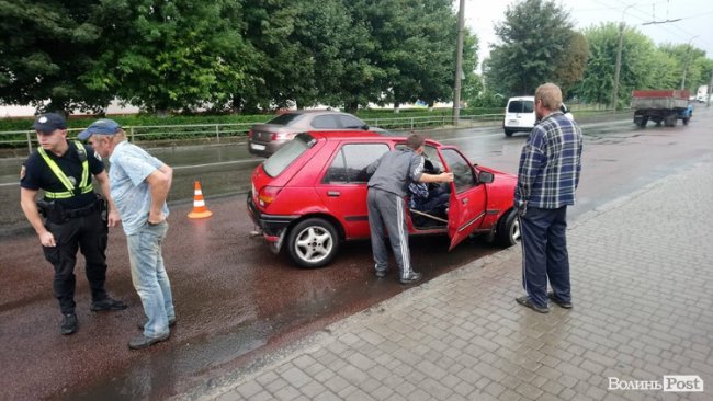 У Луцьку на пішохідному переході збили жінку. ФОТО