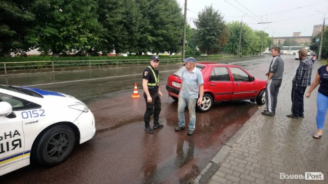 У Луцьку на пішохідному переході збили жінку. ФОТО
