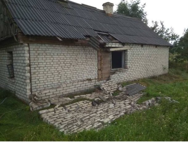 На Волині кульова блискавка пошкодила будинок одинокого дідуся