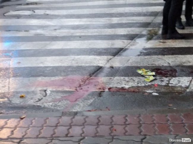 На Грушевського у Луцьку чоловік влаштував конфлікт з поліцією: його забрала «швидка». ФОТО