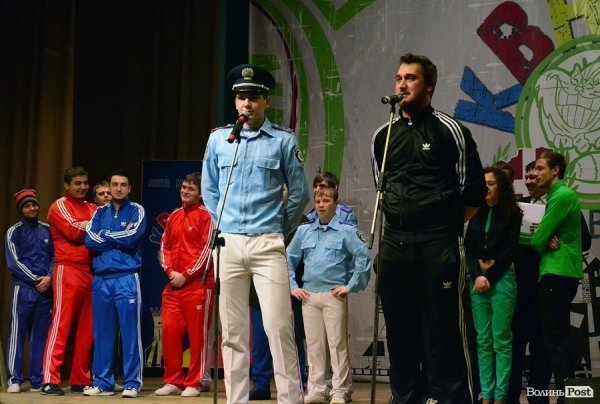 КВН у Луцьку: львівські хлопці перемогли запорізьких «гопників». ФОТО