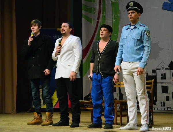 КВН у Луцьку: львівські хлопці перемогли запорізьких «гопників». ФОТО