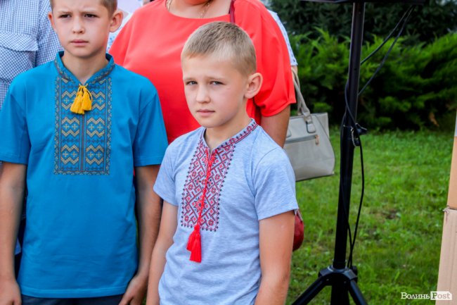 Діти загиблих воїнів отримали вишивані подарунки. ФОТО