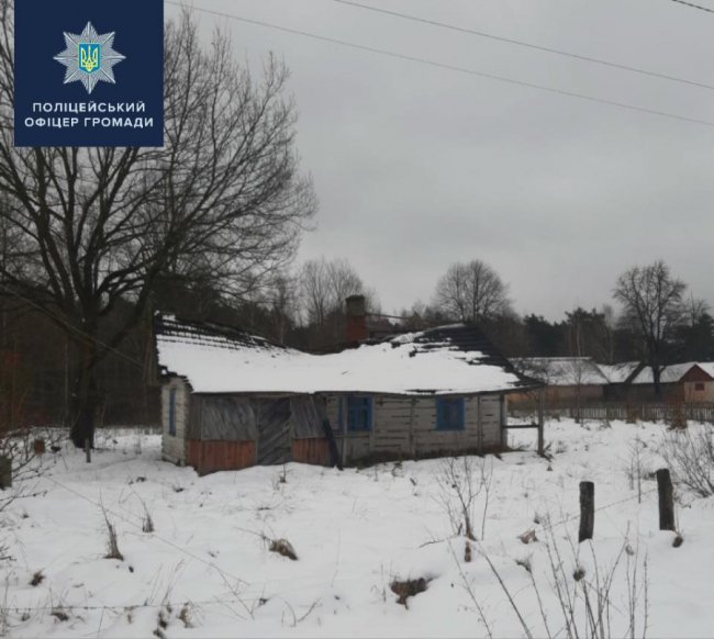 Жив у напіврозваленій хаті і в холоді: зворушлива історія порятунку пенсіонера з Волині