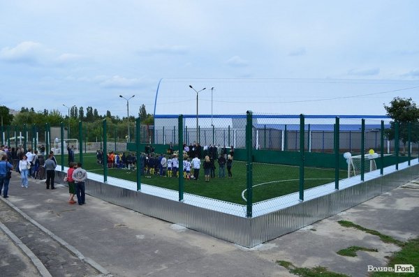 У Луцьку в басейні – футбольне поле. ФОТО