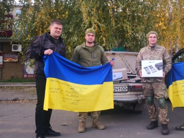 Луцькі ліцеї придбали два безпілотники військовим і уже відвезли їх на передову