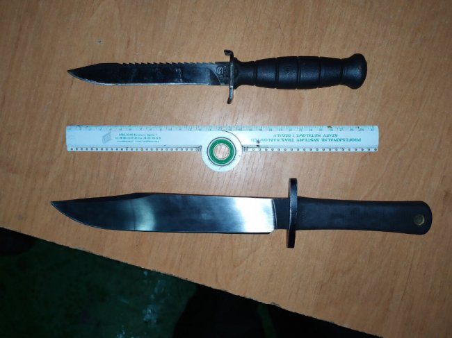 На Волині прикордонники вилучили у чоловіків ножі та гвинтівку. ФОТО