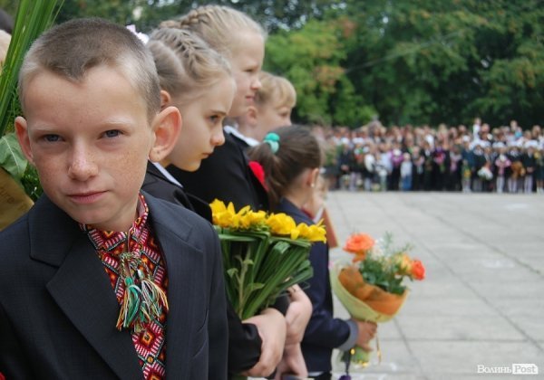 Луцькі депутати Яручик і Ткачук вітали першачків із Днем знань. ФОТО*